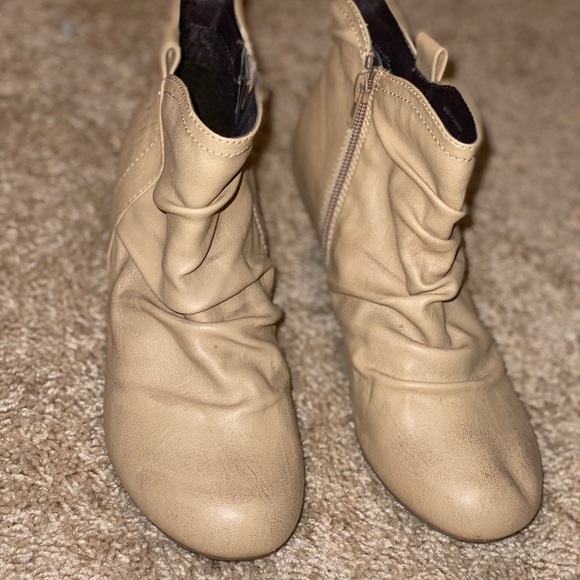 Beige leather booties size 8 - Picture 2 of 2